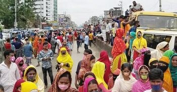 ‘রাত ৩টা থেকে দুপুর পর্যন্ত দাঁড়িয়ে আছি, গাড়ি নেই’
