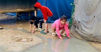 শীতের মধ্যে গৃহহীন ফিলিস্তিনিদের নতুন দুর্ভোগ বন্যা