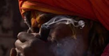 নেপালে উৎসব মুখর পরিবেশে গাঁজা সেবন