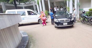 সিটি করপোরেশন থেকে ফাইল সরানোর চেষ্টা, আটকে দিলো শিক্ষার্থীরা