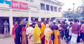 টঙ্গীতে পোশাক কারখানায় হঠাৎ শতাধিক শ্রমিক অসুস্থ