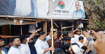 বিলবোর্ড-পোস্টার নিজেই অপসারণ করলেন বিএনপি প্রার্থী