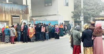 কারখানার ফটকে বন্ধের নোটিশ সাঁটিয়ে উধাও কর্তৃপক্ষ