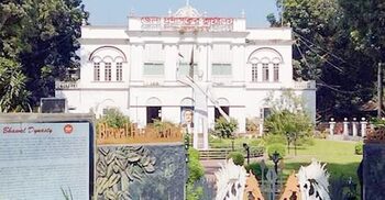 সব ভোটকেন্দ্র ধূমপানমুক্ত ঘোষণা, বহিরাগতদের এলাকা ত্যাগের নির্দেশ