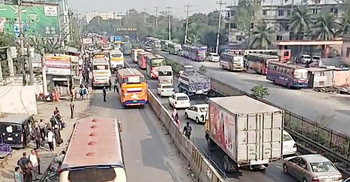 ঈদের ছুটিতে গাজীপুর ছাড়ছেন ঘরমুখী মানুষ