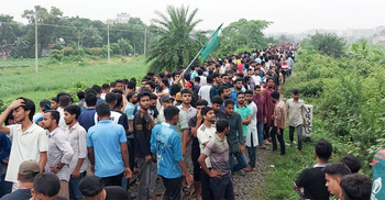 Diploma engineers block railway in Gazipur