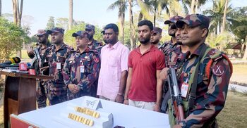 চুয়াডাঙ্গায় ২ কোটি টাকার সোনার বার জব্দ