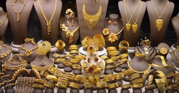 Gold prices drop by Tk 7,640 per bhori