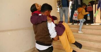 চার মাস ধরে অচল লিফট, কোলে করে তোলা হয় রোগীদের