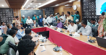 Govt sits with Secretariat employees