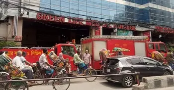 রাজধানীর গ্রিন লাইফ হাসপাতালে আগুন