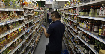 মূল্যস্ফীতি বাড়ায় ২০০ খাদ্যপণ্যে শুল্ক কমালেন ট্রাম্প