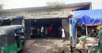 Middlemen's exploitation undermines Growers' Market scheme