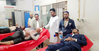 লক্ষ্মীপুরে ৪ সাংবাদিককে মারধর-গুলি