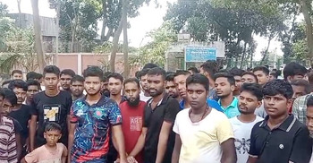 গাজীপুরে বেক্সিমকোসহ তিন কারখানায় বিক্ষোভ, সড়ক অবরোধ