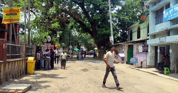 হিলি চেকপোস্টে যাত্রীর ‘আকাল’, কমছে রাজস্ব