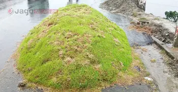 উৎসবের মাসে বিষাদের ছায়া