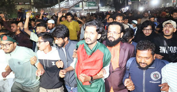 হাদির হত্যার বিচারের দাবিতে উত্তাল ঢাকা