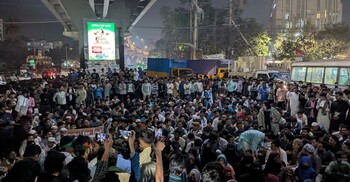 হাদি হত্যার বিচার দাবিতে চট্টগ্রামে সড়ক অবরোধ