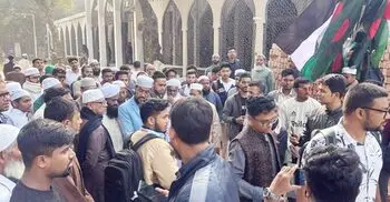 দাফনের তৃতীয় দিনেও হাদির কবরে মানুষের ভিড়, চোখে অশ্রু