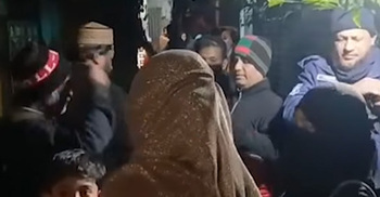 হাদির গ্রামের বাড়িতে শোকের ছায়া, হত্যাকারীদের গ্রেফতারের দাবি