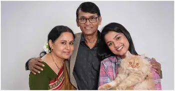 মা ও বিড়ালের আবেগী গল্পে ‘মিউ’