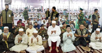 President offers Eid-ul-Fitr prayers at National Eidgah