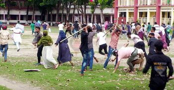 ঝিনাইদহে আন্দোলনকারীদের ওপর ছাত্রলীগের হামলা