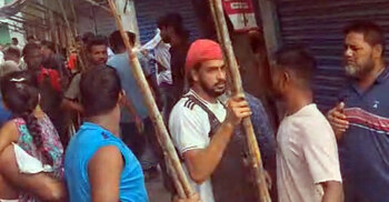 আওয়ামী ‌‘সন্ত্রাসীদের’ চাঁদা না দেওয়ায় ব্যবসায়ীর ওপর হামলা