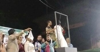 শাহবাগে শেখ হাসিনার প্রতীকী ফাঁসি