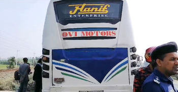 টাঙ্গাইল মহাসড়কে বাসের ধাক্কায় ভ্যানচালকসহ নিহত ২