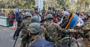 শপথ নিতে রিকশায় চড়ে সংসদ ভবনে হানজালা