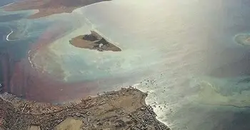 হরমুজ প্রণালি দিয়ে মার্কিন-ইসরায়েলি মিত্রদের পার হতে দেব না: ইরান