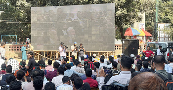 ঢাবিতে বড় পর্দায় দেখাচ্ছে শেখ হাসিনার রায়