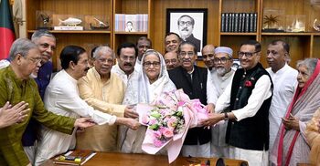 PM exchanges Eid greetings with party leaders at Ganabhaban