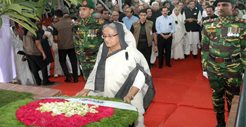 PM pays tribute to August 21 grenade attack victims