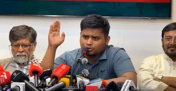 ভয়েস রিফর্মের আলোচনা সভায় কথা বলছেন হাসনাত আবদুল্লাহ