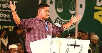 এক হাতে ফ্যামিলি কার্ডের ঘোষণা, অন্য হাতে হিজাব খুলে নেওয়া দ্বিচারিতা