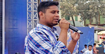 এসপি অফিসে হাসনাত, বাইরে জড়ো হচ্ছে আওয়ামী লীগ-ছাত্রলীগ