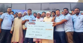 হাসনাত আবদুল্লাহর পাশে স্কুলজীবনের বন্ধুরা