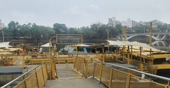 হাতিরঝিলে নীরবতা, যাত্রী নেই নৌকাতেও