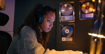 হেডফোনের দাম ৫০ হাজার টাকা, এর বিশেষত্ব কী?