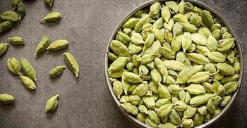 রাতে ঘুমানোর আগে এলাচ খেলে যে উপকার পাবেন