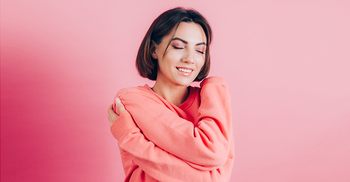 নিজেকে জড়িয়ে ধরুন, জানুন উপকারিতা