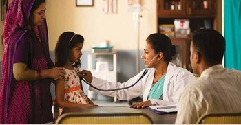 শিশু-বয়স্কদের বিনামূল্যে চিকিৎসা ও জাতীয় স্বাস্থ্যবিমার প্রতিশ্রুতি