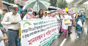 চাকরির নিশ্চয়তা ও স্থায়ীকরণের দাবিতে নগর স্বাস্থ্যকর্মীদের মানববন্ধন