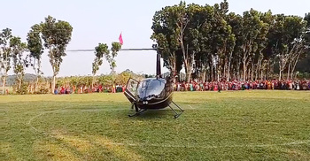 হেলিকপ্টারে চড়িয়ে মায়ের শখ পূরণ করলেন ছেলে