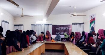 বিশ্ব হিজাব দিবসে নারী শিক্ষার্থীদের হিজাব উপহার দিলো রাকসু