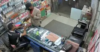 সবুজবাগে দোকানে ঢুকে পিস্তল-ছুরি ঠেকিয়ে ছিনতাইয়ের চেষ্টা