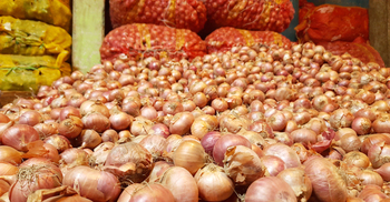 হিলিতে বাড়ছে পেঁয়াজের দাম